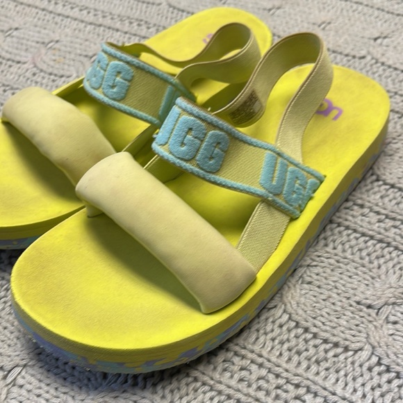 UGG sandals kids size 3 - Picture 2 of 9